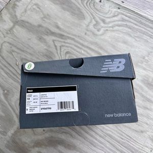 New Balance 9060 'Cherry Blossom Pack - Mineral Red'
Size-10M